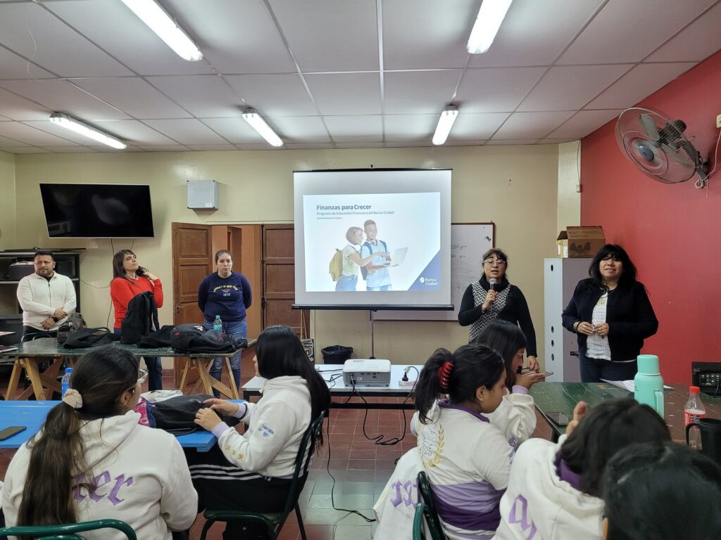 Lleva_cabo_ciclo_talleres_educacion_financiera_para_Secundaria
