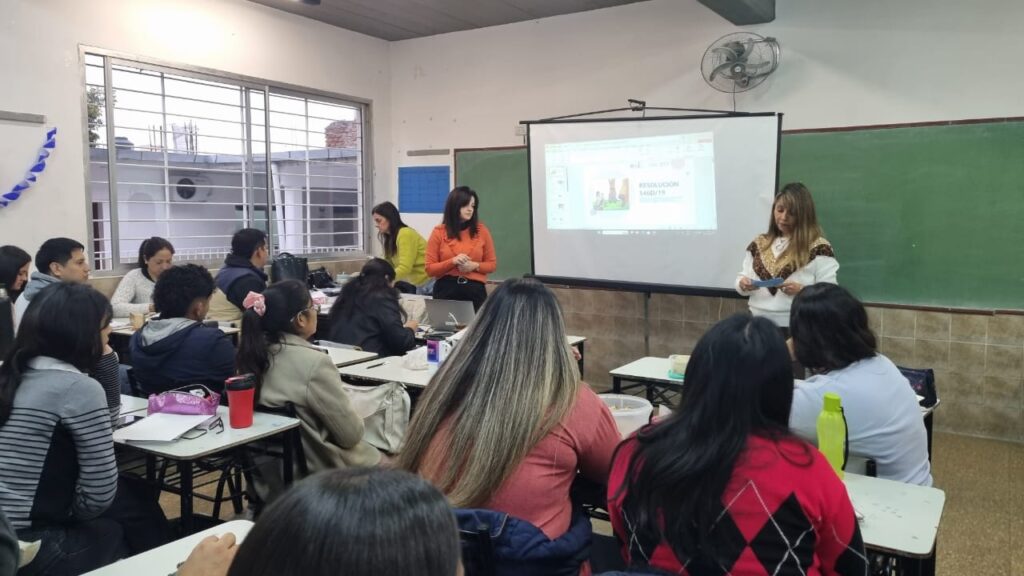 Docentes_instituto_Maria_Rosario_capacitaron_ESI_Convivencia_Consumos_Problematicos