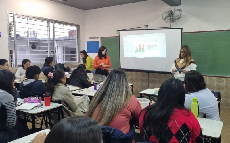 Docentes_instituto_Maria_Rosario_capacitaron_ESI_Convivencia_Consumos_Problematicos