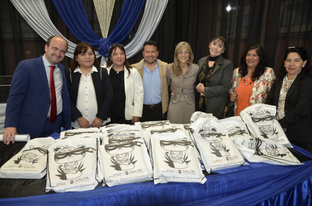 Salta_distribuye_kits_escolares_manuales_toda_provincia