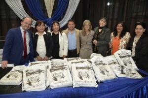 Salta_distribuye_kits_escolares_manuales_toda_provincia