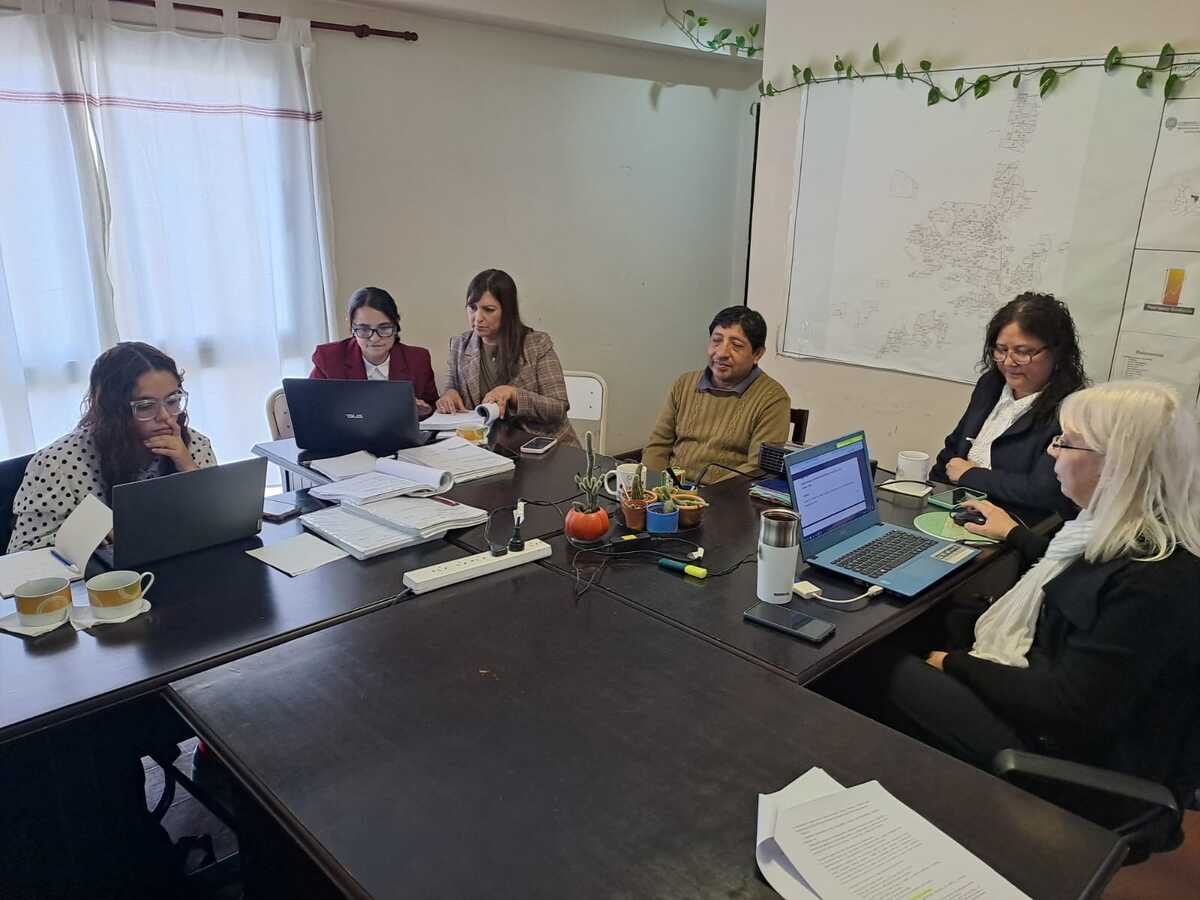 Mesa_trabajo_evaluacion_Tecnicatura_Superior_Idiomas_aplicados_Servicios_Tecnicos