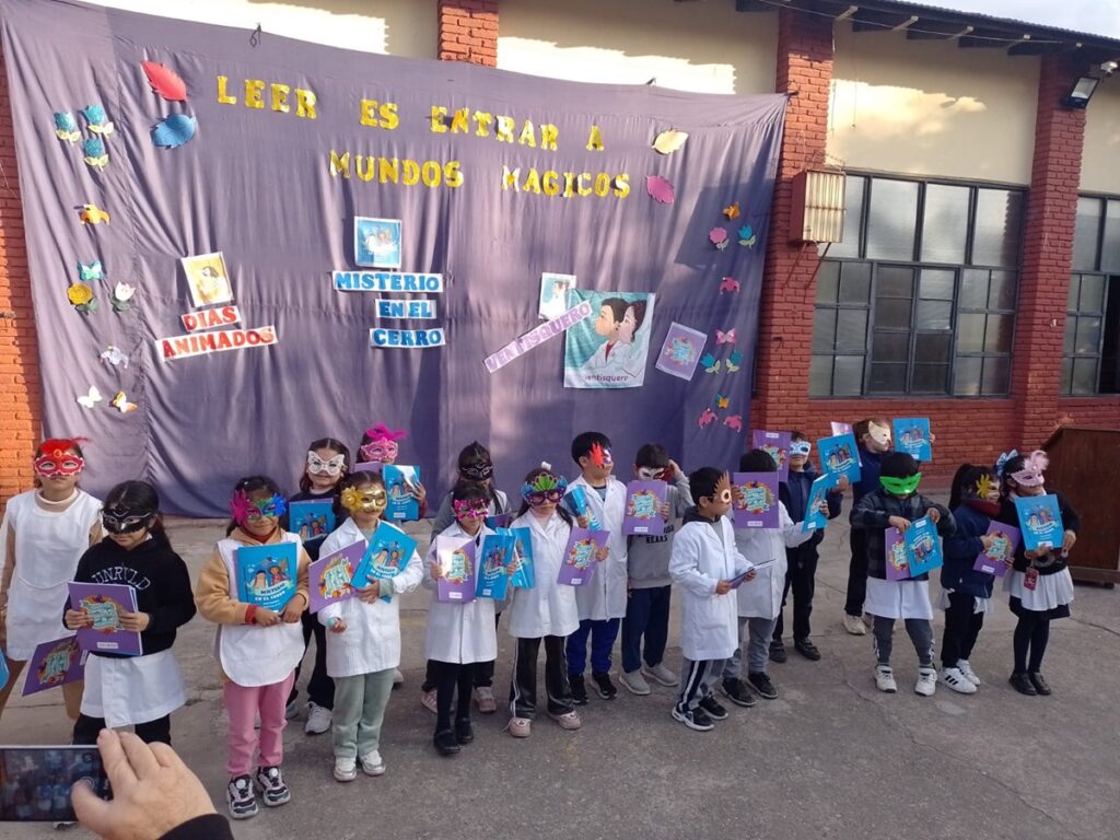 Distribuyeron_75_mil_libros_fortalecer_alfabetizacion_290_escuelas