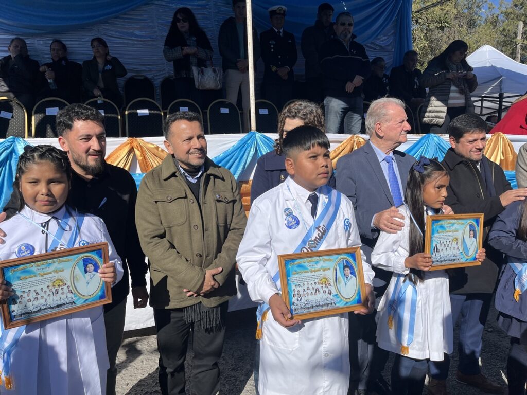 Estudiantes_Campo_Quijano_realizaron_Promesa_Lealtad_Bandera