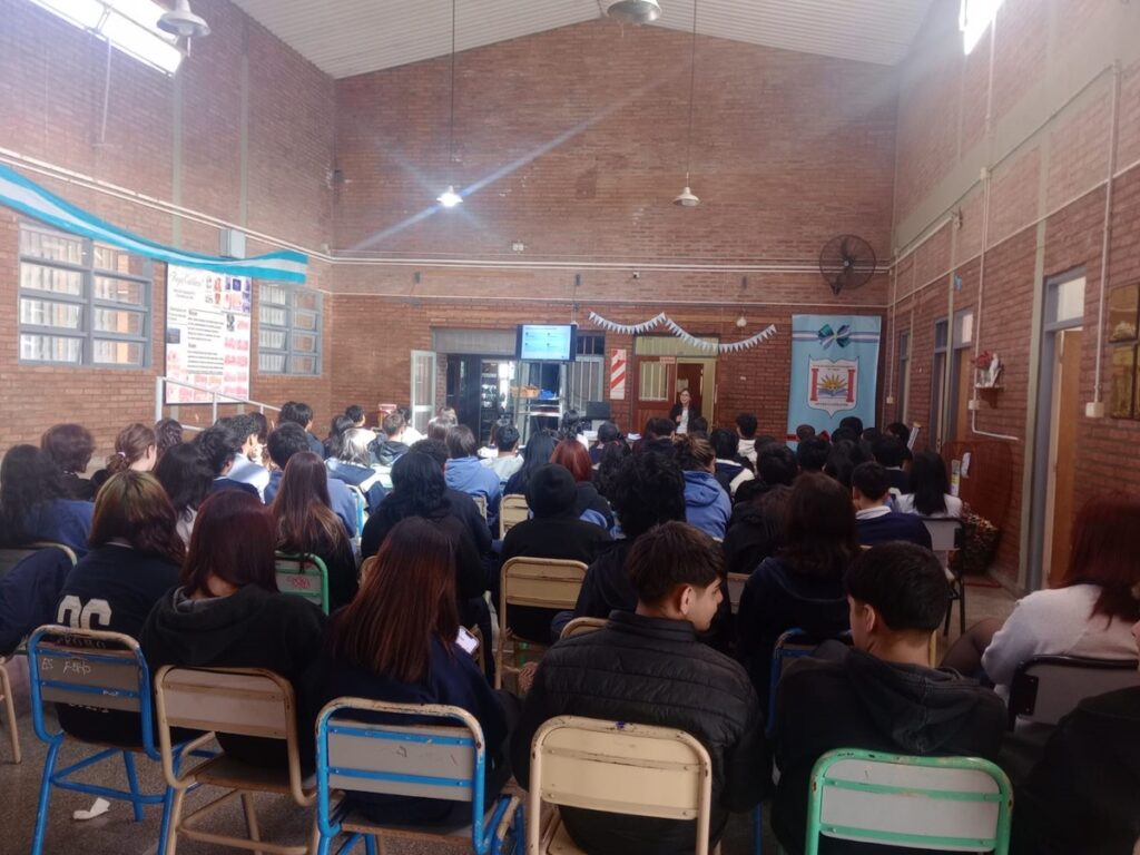 Estudiantes_secundarios_acceden_talleres_Educacion_Financiera